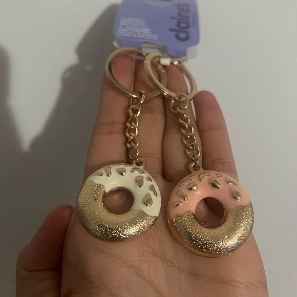 Best Friends donuts keychain Claire’s new pink and white doughnut keychains BFF - Picture 2 of 7